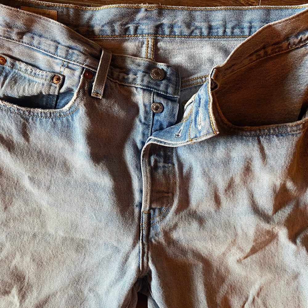 Levi 501 Light Wash Denim Jeans - Picture 4 of 7